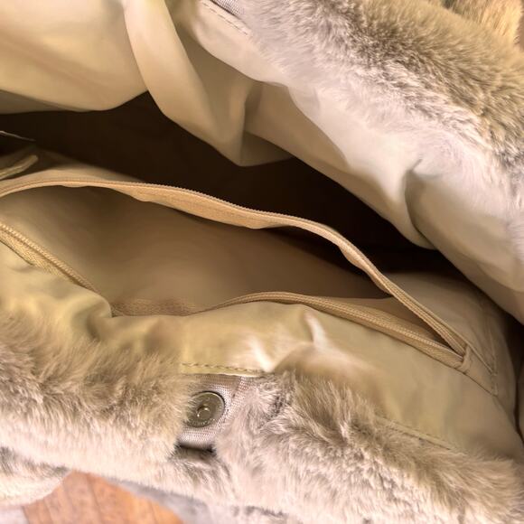 Nike Faux Fur Tote Bag - Picture 5 of 6